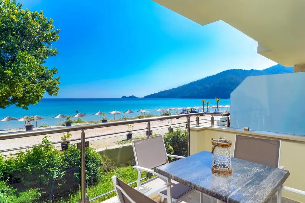 Tiara Holidays - Iliorama Seaside Luxury Suites & Apartments - Triple Room with Sea View - balcony